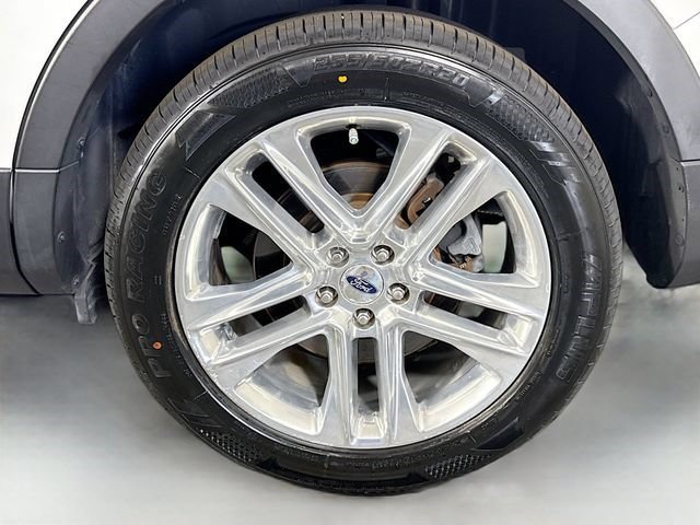 Used 2017 Ford Explorer XLT w/ Equipment Group 202A FWD image 40
