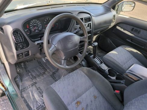 Used 1997 Nissan Pathfinder LE AWD/4WD image 10