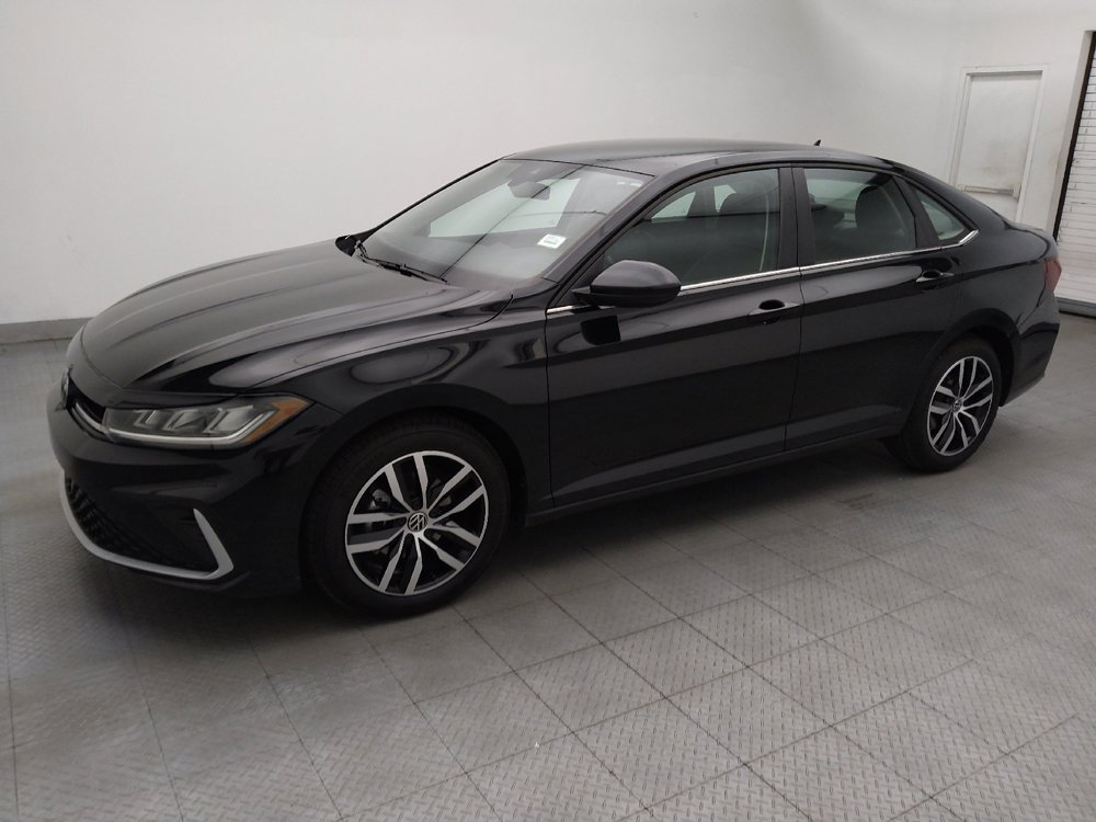 Used 2025 Volkswagen Jetta SE FWD image 2