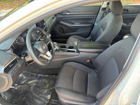 Used 2025 Nissan Altima 2.5 SV FWD image 28