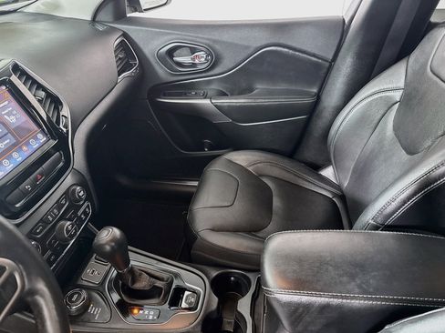 Used 2019 Jeep Cherokee Limited AWD/4WD image 23