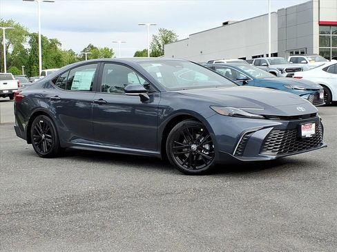 New 2026 Toyota Camry SE FWD image 2