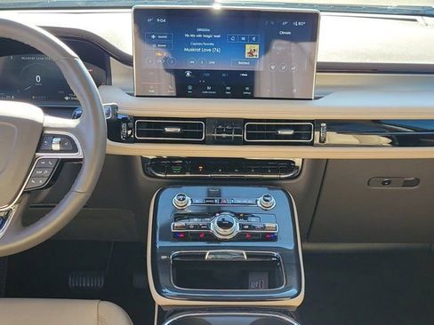 Certified 2023 Lincoln Nautilus AWD w/ Premium Package image 18