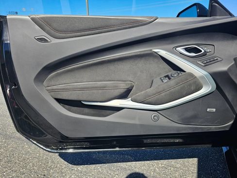 Used 2022 Chevrolet Camaro ZL1 RWD image 18