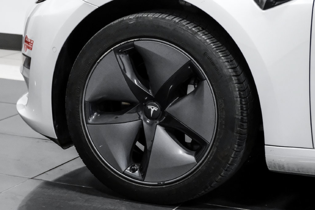 Used 2018 Tesla Model 3 Long Range RWD image 61