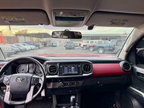 Used 2016 Toyota Tacoma SR5 w/ Towing Package image 6