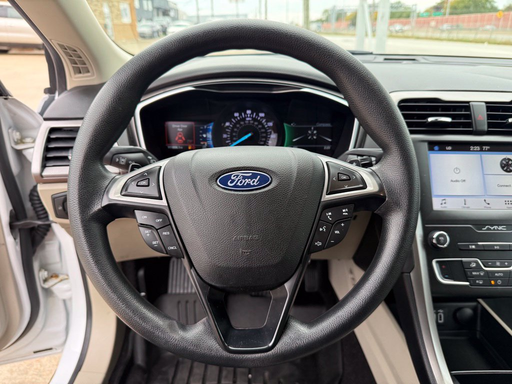 Used 2019 Ford Fusion SE FWD image 28