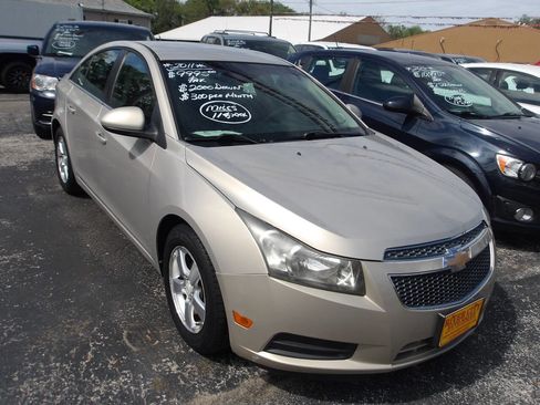 Used 2011 Chevrolet Cruze LT image 2