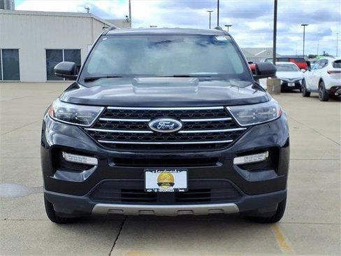Used 2024 Ford Explorer XLT w/ Equipment Group 202A image 7