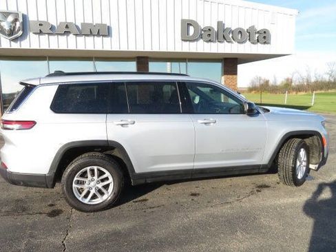 Used 2024 Jeep Grand Cherokee L Laredo image 2