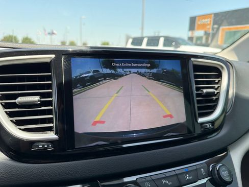 Used 2023 Chrysler Pacifica Touring-L FWD image 21