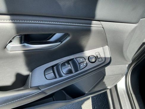 Used 2025 Nissan Sentra SV FWD image 15