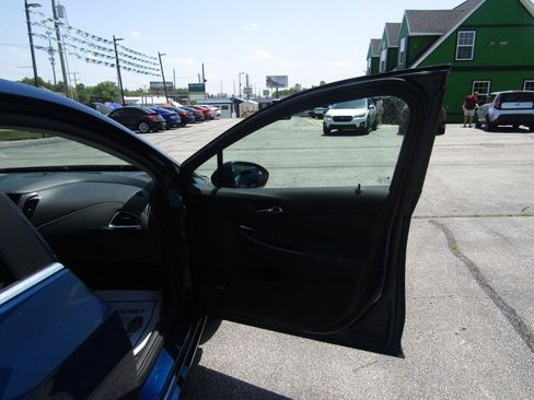 Used 2019 Chevrolet Cruze LT w/ LT Plus Package FWD image 23