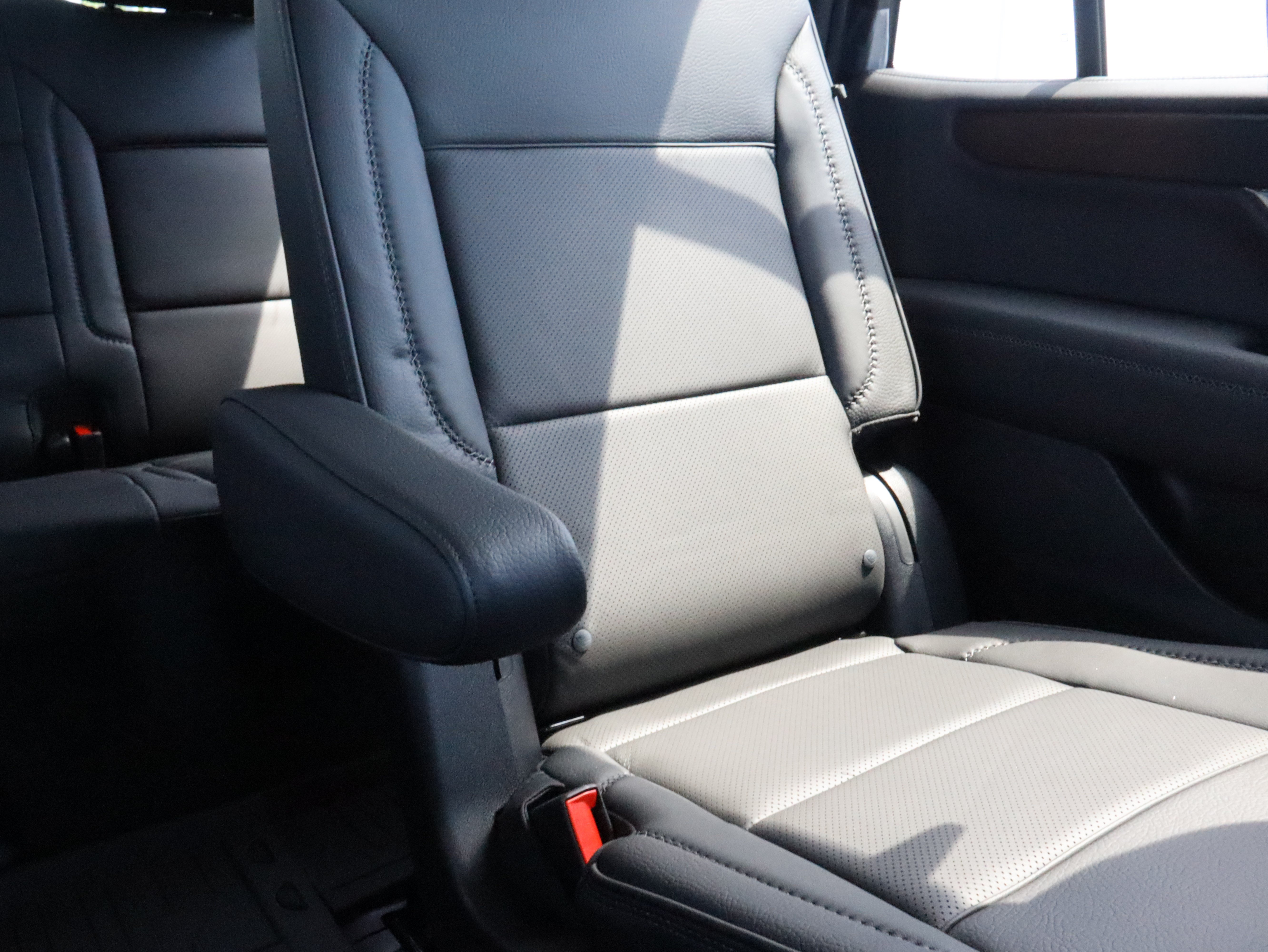 New 2026 GMC Yukon Denali w/ Denali Reserve Package AWD/4WD image 9