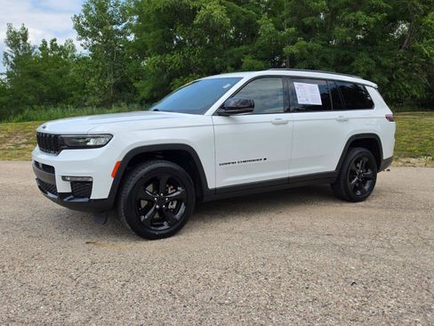 Used 2023 Jeep Grand Cherokee L Limited w/ Black Appearance Package AWD/4WD image 3