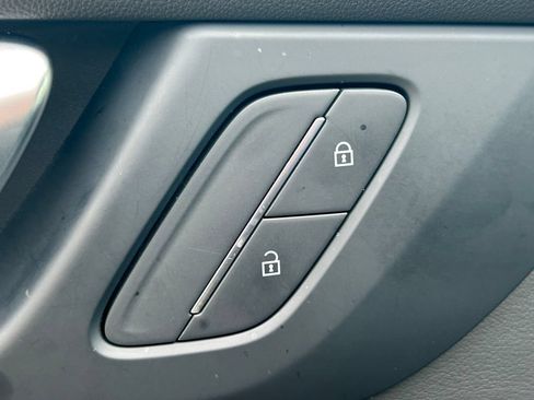 Used 2025 Buick Enclave Preferred FWD image 24