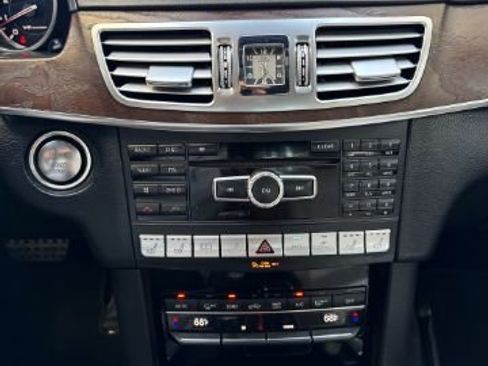Used 2014 Mercedes-Benz E 63 AMG 4MATIC Sedan image 19