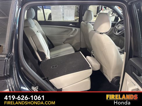 Used 2023 Volkswagen Tiguan SE R-Line image 32