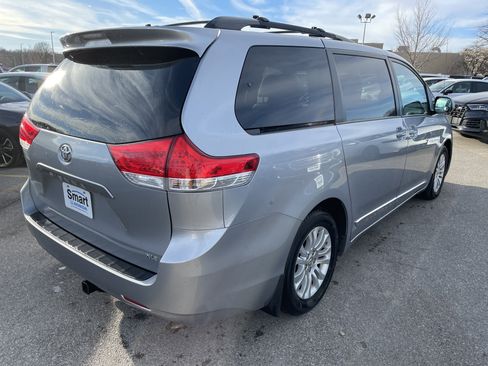 Used 2014 Toyota Sienna XLE image 5