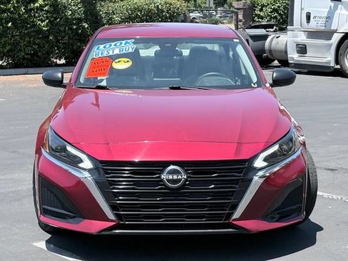 Used 2025 Nissan Altima 2.5 SV FWD image 3