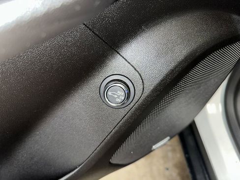 Certified 2023 GMC Acadia SLT w/ Preferred Package image 7