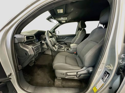 Used 2025 Toyota 4Runner SR5 AWD/4WD image 13