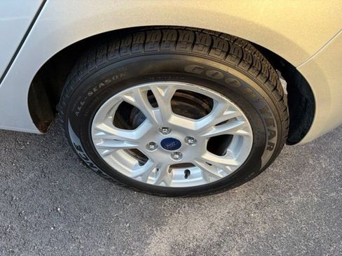 Used 2016 Ford Fiesta SE w/ Cold Weather Package FWD image 10