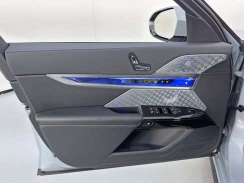 Used 2023 BMW i7 xDrive60 w/ Executive Package 2 AWD/4WD image 57
