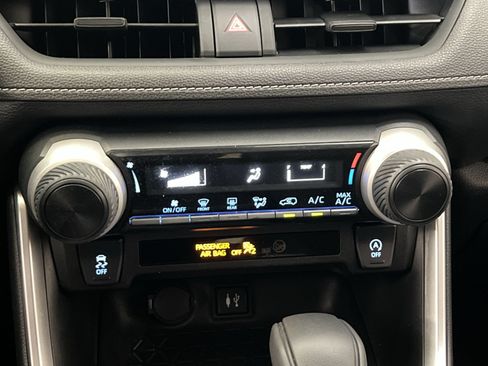 Used 2019 Toyota RAV4 LE w/ All Weather Liner Package AWD/4WD image 20