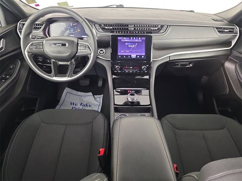 Used 2025 Jeep Grand Cherokee L Laredo image 14