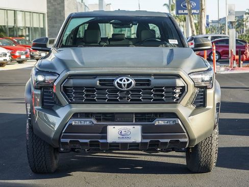 Used 2025 Toyota Tacoma TRD Off-Road image 2