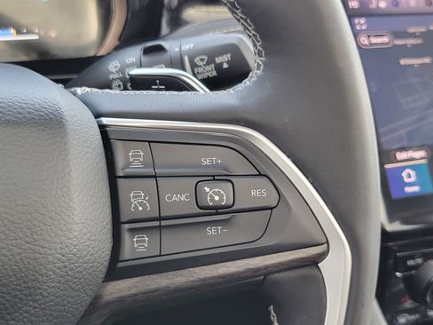 Used 2023 Jeep Grand Cherokee 4WD 4xe w/ Luxury Tech Group II image 12