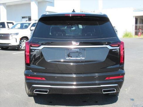Used 2025 Cadillac XT6 Premium Luxury image 5