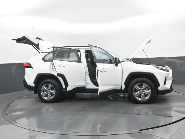 Used 2024 Toyota RAV4 XLE FWD image 31