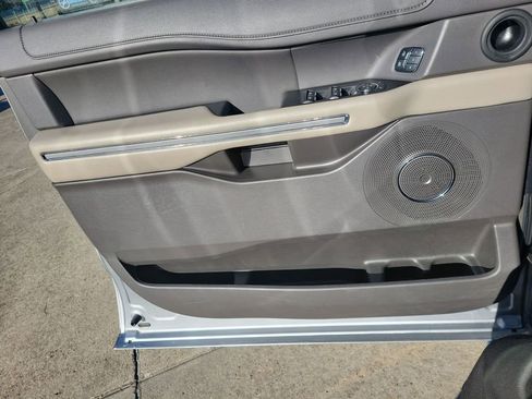 Used 2021 Ford Expedition XLT image 12