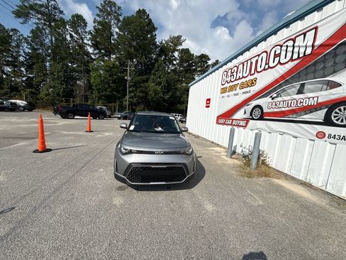 Used 2023 Kia Soul LX FWD image 3