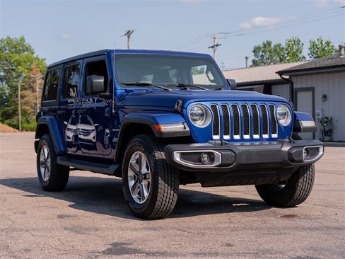 Used 2018 Jeep Wrangler Unlimited Sahara w/ Dual Top Group AWD/4WD image 3