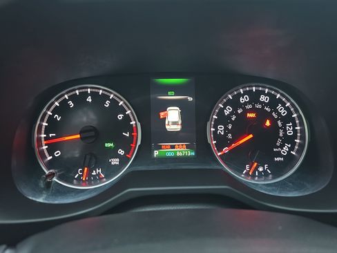 Used 2021 Toyota RAV4 XLE FWD image 18