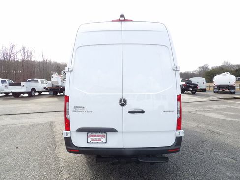 Used 2023 Mercedes-Benz Sprinter 2500 image 6
