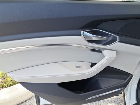 Certified 2024 Audi Q8 e-tron Premium Plus w/ Premium Plus Package image 28