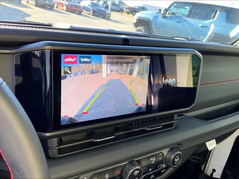 Used 2024 Jeep Gladiator Rubicon image 28