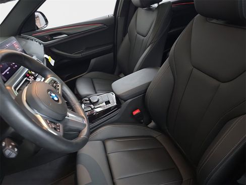 Used 2025 BMW X4 xDrive30i w/ Premium Package image 18