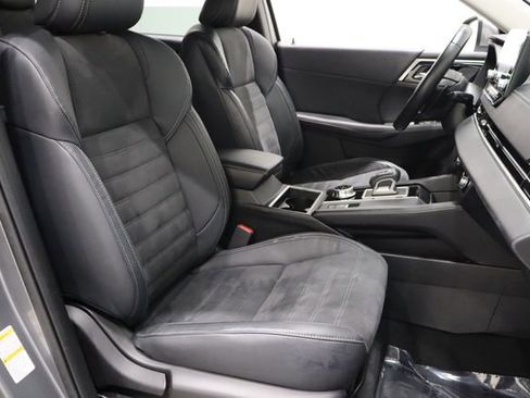 Used 2022 Mitsubishi Outlander SE image 16