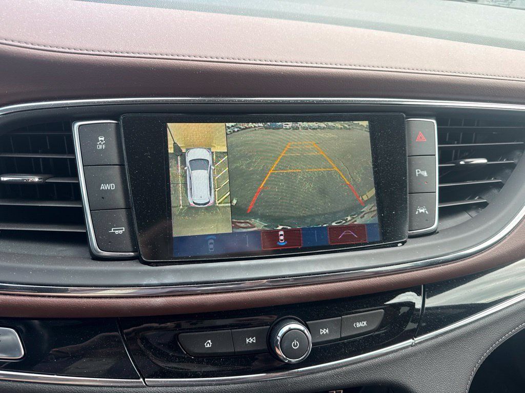 Used 2018 Buick Enclave Avenir w/ Avenir Technology Package AWD/4WD image 9