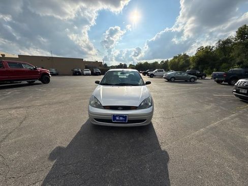 Used 2004 Ford Focus SE FWD image 11