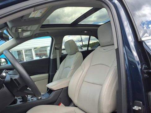 Used 2022 Cadillac XT4 Premium Luxury w/ Enhanced Visibility Package image 19