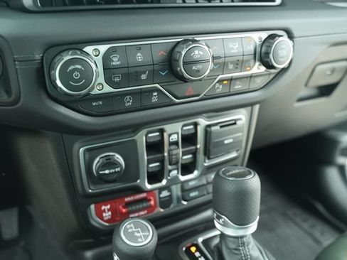 New 2026 Jeep Gladiator Mojave w/ Steel Bumper Group AWD/4WD image 32