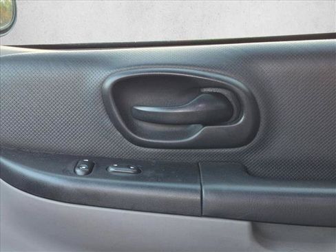Used 2002 Ford F150 Lightning RWD image 19