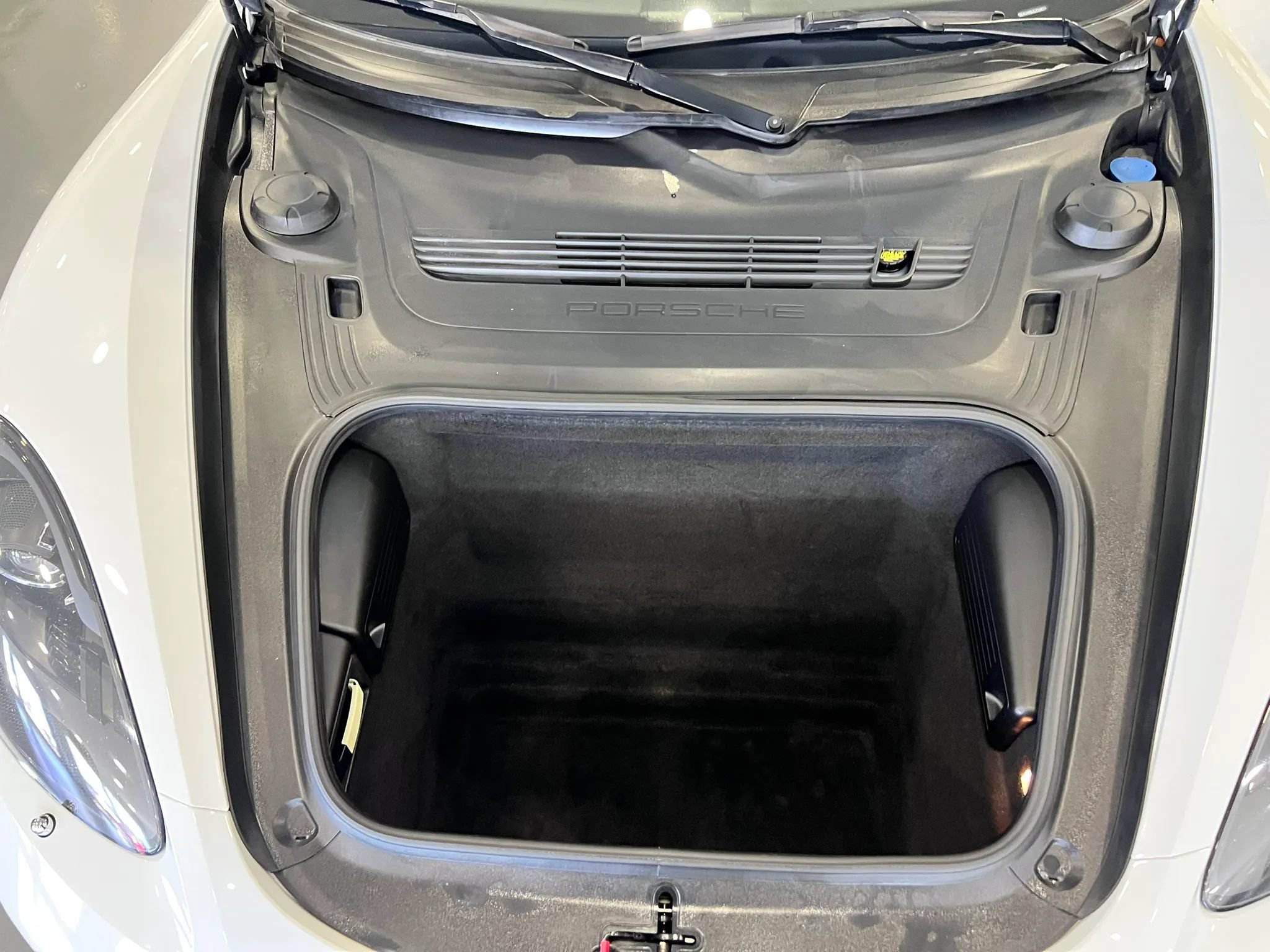 Used 2018 Porsche 718 Boxster RWD image 20