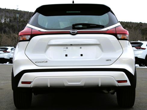 Used 2024 Nissan Kicks SR FWD image 8
